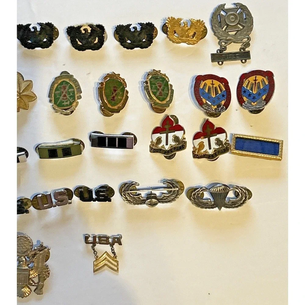 Military‎ Pin Lot (38)